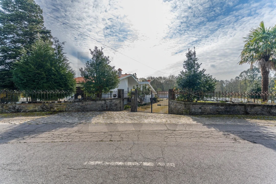 Moradia T4 para Venda em Fragoso Foto 66