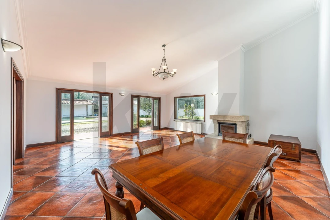 Moradia T4 para Venda em Fragoso Foto 3