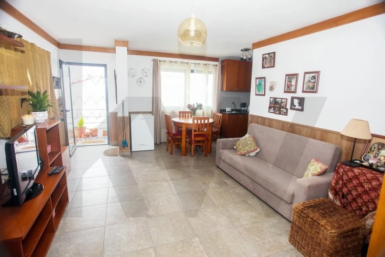 Apartamento T1 para Venda em Calheta Foto 3