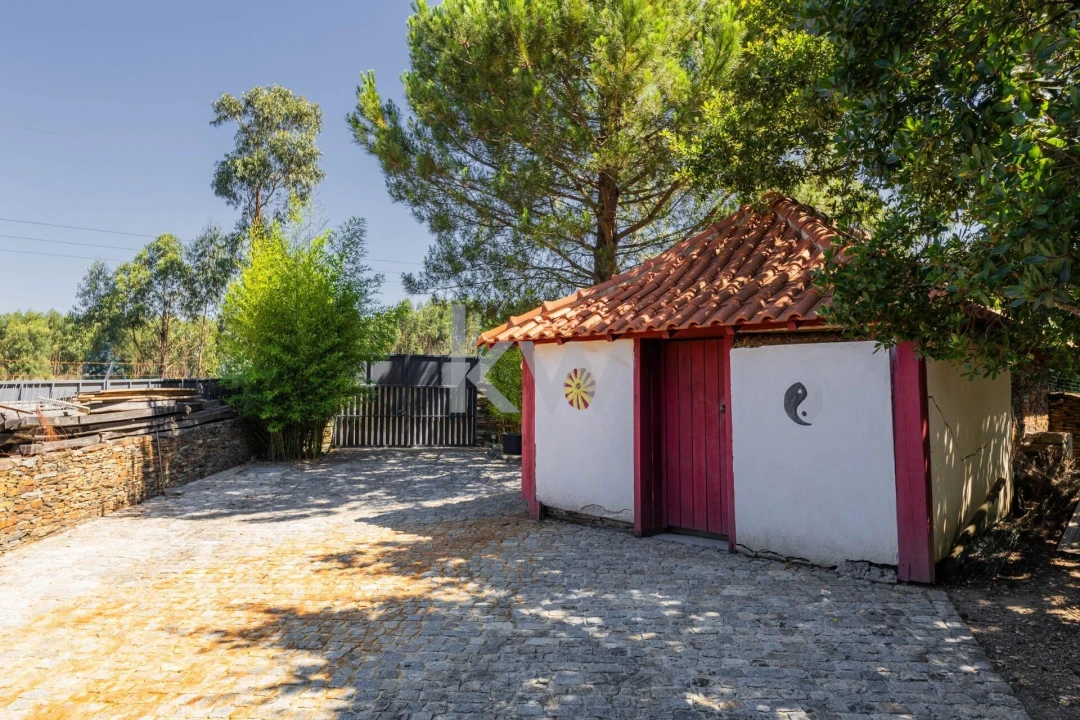 Moradia T4 para Venda em Recarei Foto 49