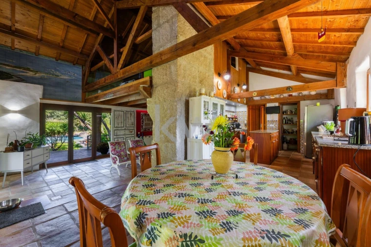 Moradia T4 para Venda em Recarei Foto 5