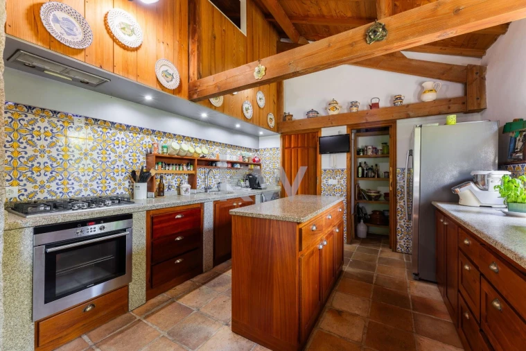 Moradia T4 para Venda em Recarei Foto 4