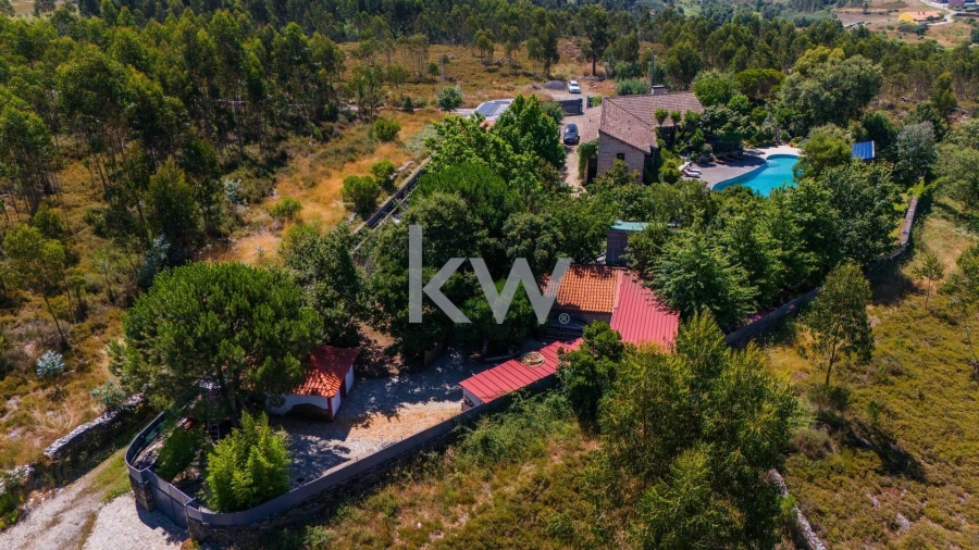 Moradia T4 para Venda em Recarei Foto 60