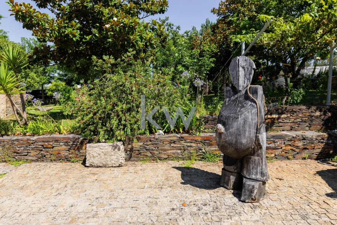 Moradia T4 para Venda em Recarei Foto 51