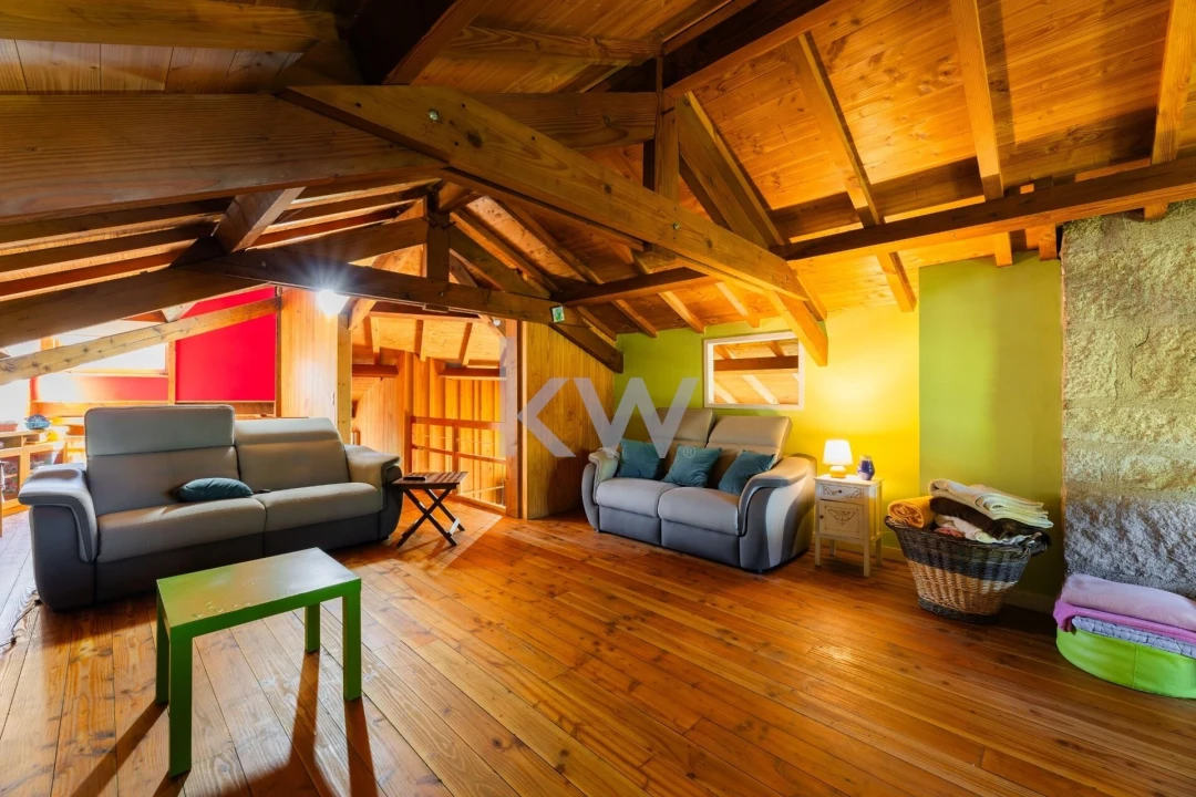 Moradia T4 para Venda em Recarei Foto 12