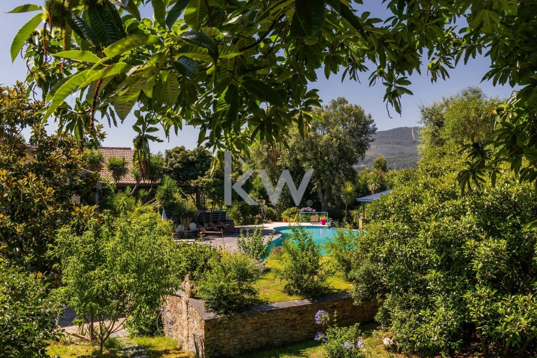 Moradia T4 para Venda em Recarei Foto 46