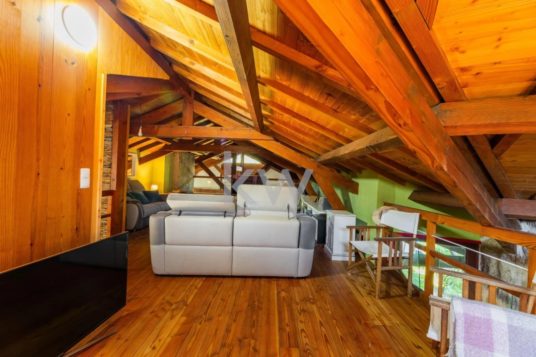 Moradia T4 para Venda em Recarei Foto 13