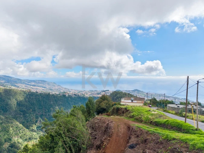 Terreno para Venda em Estreito de Camara de Lobos Foto 1