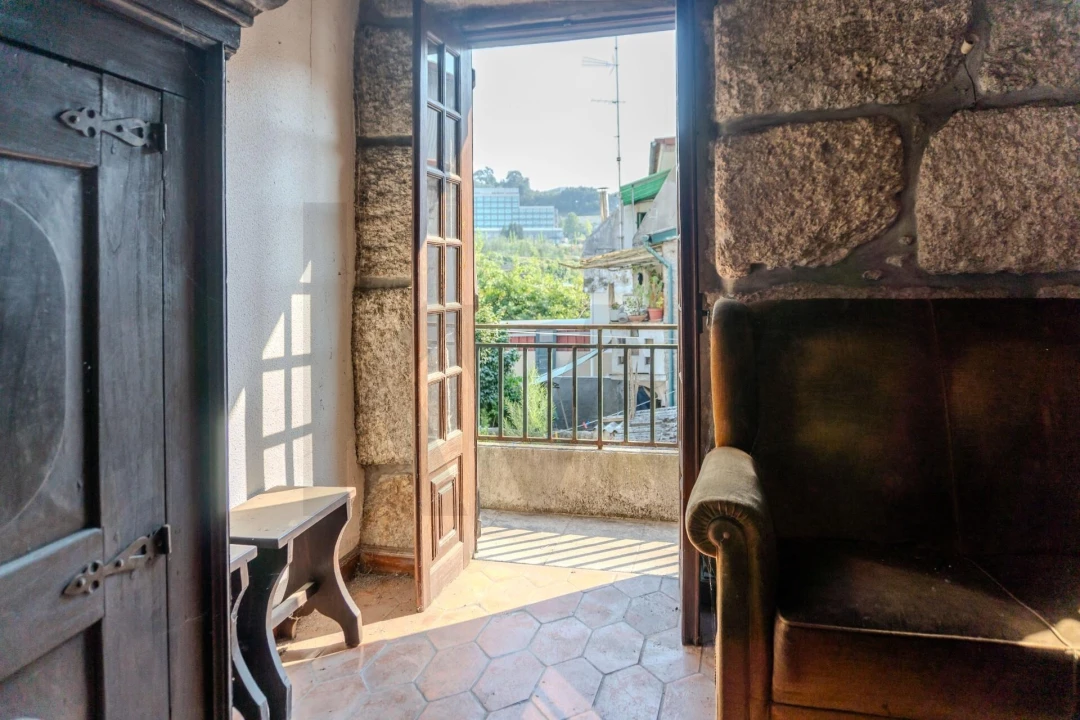 Prédio para Venda em Oliveira, São Paio e São Sebastião Foto 1