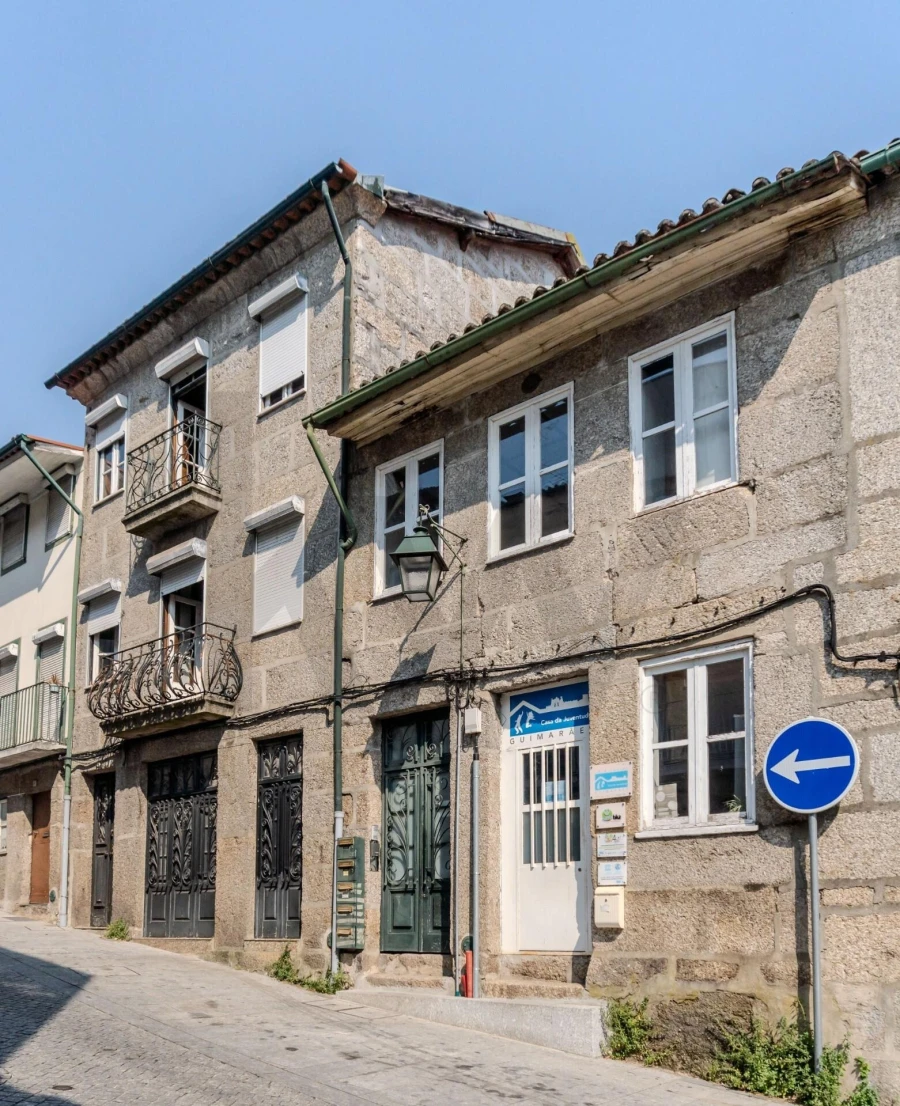 Prédio para Venda em Oliveira, São Paio e São Sebastião Foto 2