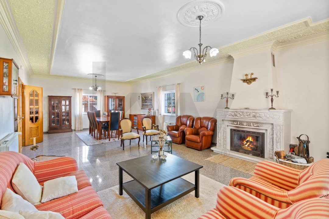 Moradia T5 para Venda em Venda do Pinheiro e Santo Estêvão das Galés Foto 2