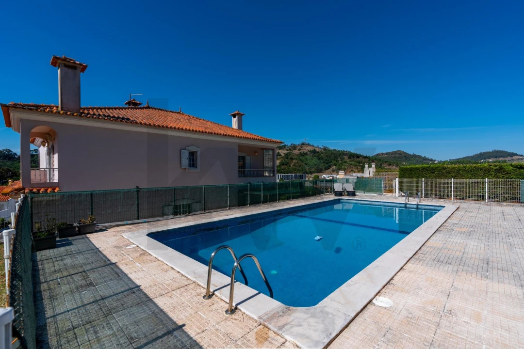 Moradia T5 para Venda em Venda do Pinheiro e Santo Estêvão das Galés Foto 72