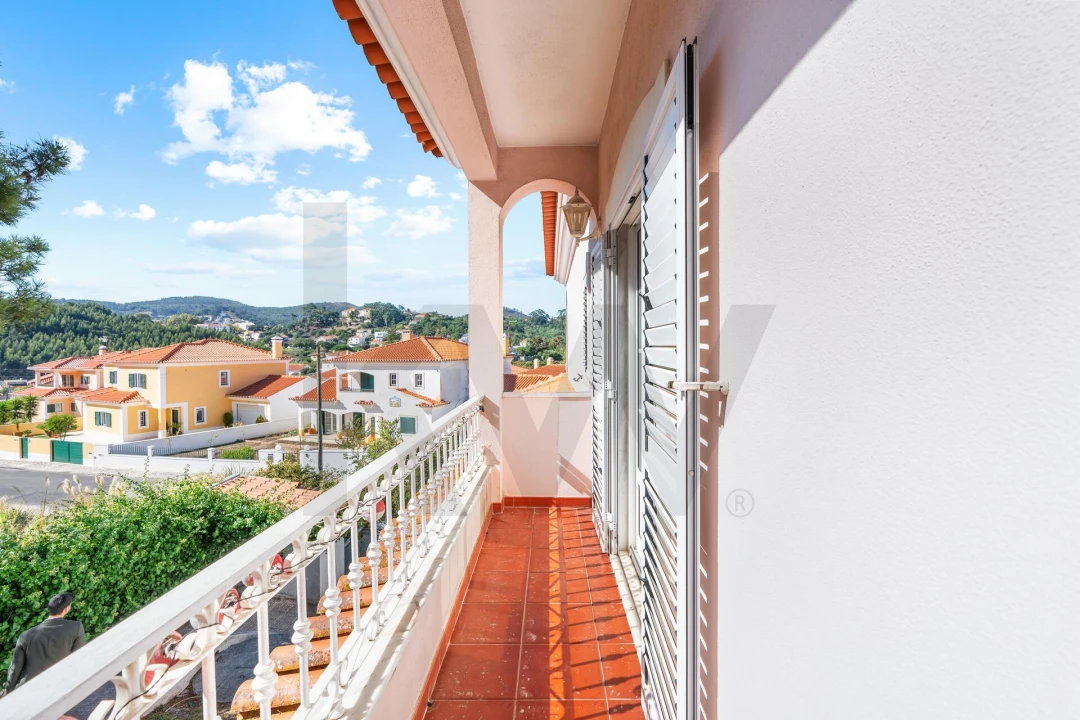 Moradia T5 para Venda em Venda do Pinheiro e Santo Estêvão das Galés Foto 25