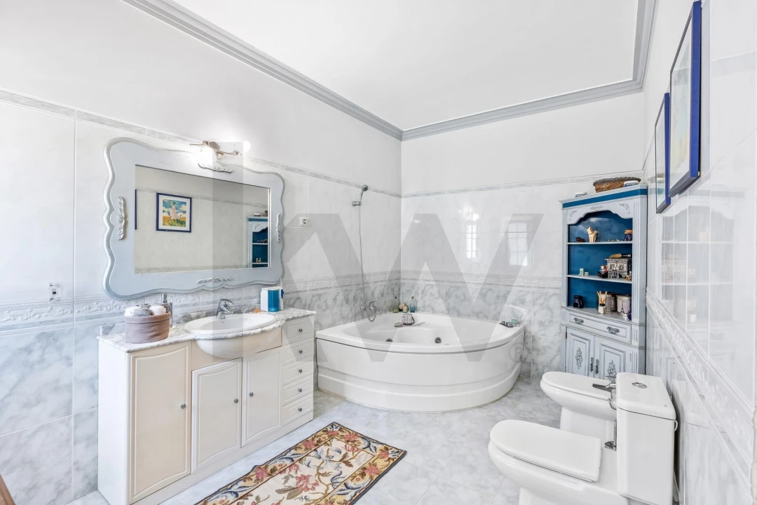 Moradia T5 para Venda em Venda do Pinheiro e Santo Estêvão das Galés Foto 36