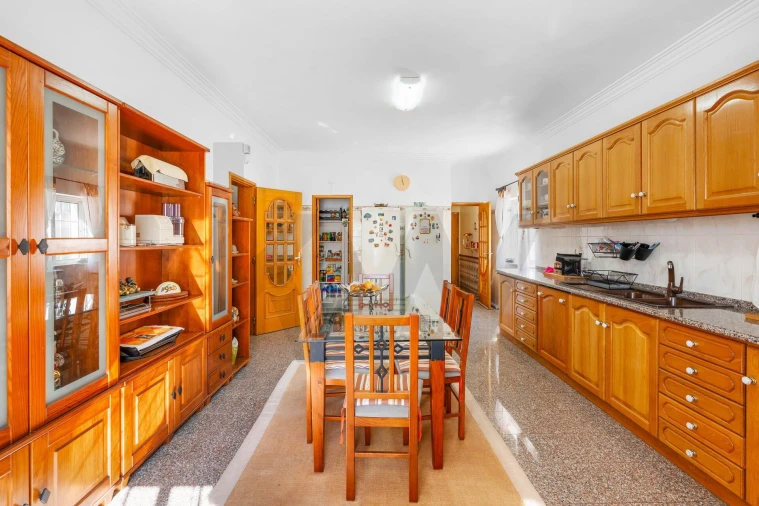 Moradia T5 para Venda em Venda do Pinheiro e Santo Estêvão das Galés Foto 38