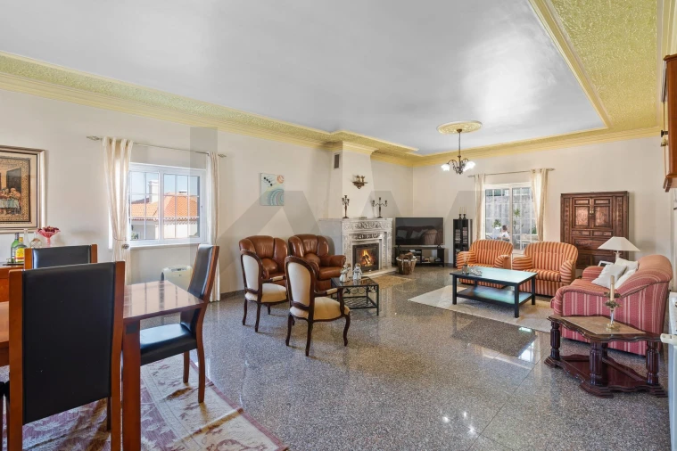 Moradia T5 para Venda em Venda do Pinheiro e Santo Estêvão das Galés Foto 7