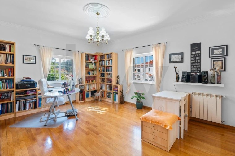 Moradia T5 para Venda em Venda do Pinheiro e Santo Estêvão das Galés Foto 14