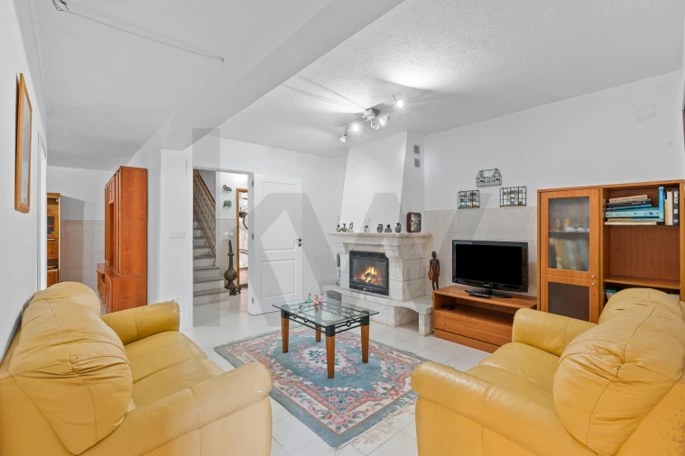 Moradia T5 para Venda em Venda do Pinheiro e Santo Estêvão das Galés Foto 41