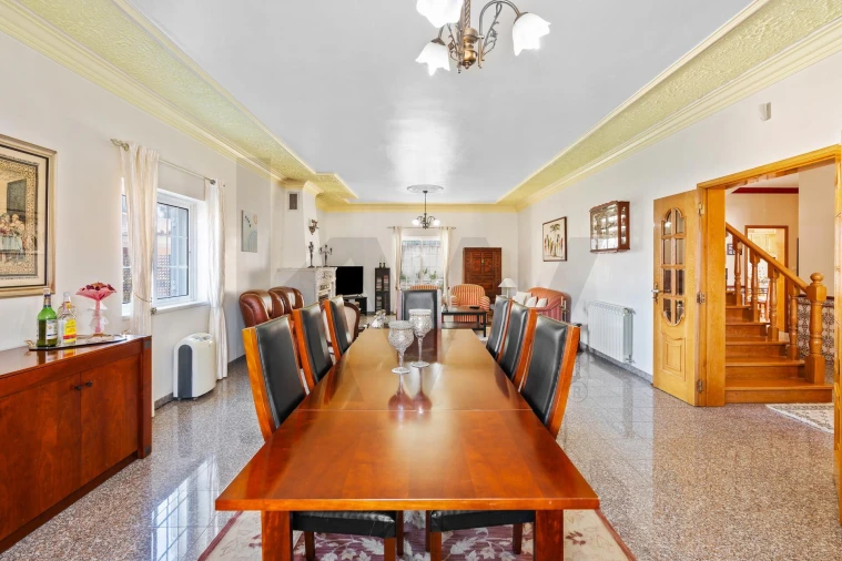 Moradia T5 para Venda em Venda do Pinheiro e Santo Estêvão das Galés Foto 8