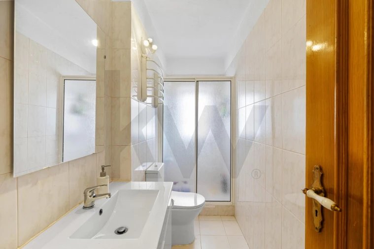 Moradia T5 para Venda em Venda do Pinheiro e Santo Estêvão das Galés Foto 47