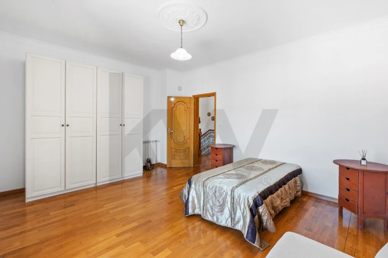 Moradia T5 para Venda em Venda do Pinheiro e Santo Estêvão das Galés Foto 30