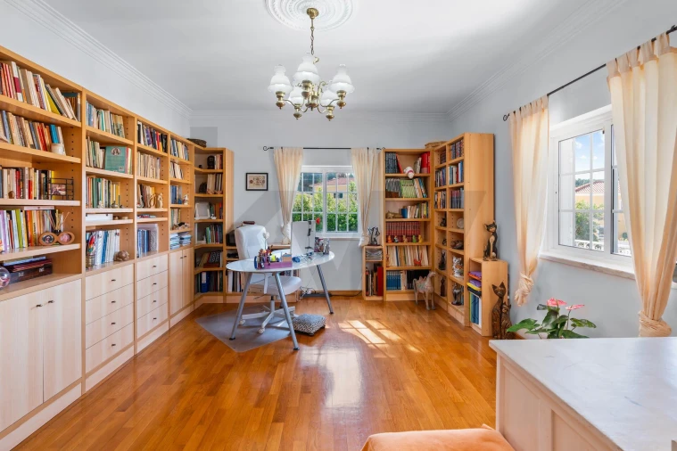 Moradia T5 para Venda em Venda do Pinheiro e Santo Estêvão das Galés Foto 4