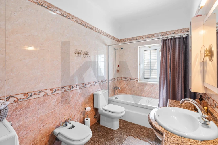 Moradia T5 para Venda em Venda do Pinheiro e Santo Estêvão das Galés Foto 13