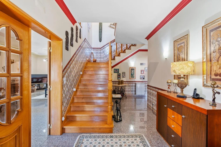 Moradia T5 para Venda em Venda do Pinheiro e Santo Estêvão das Galés Foto 16