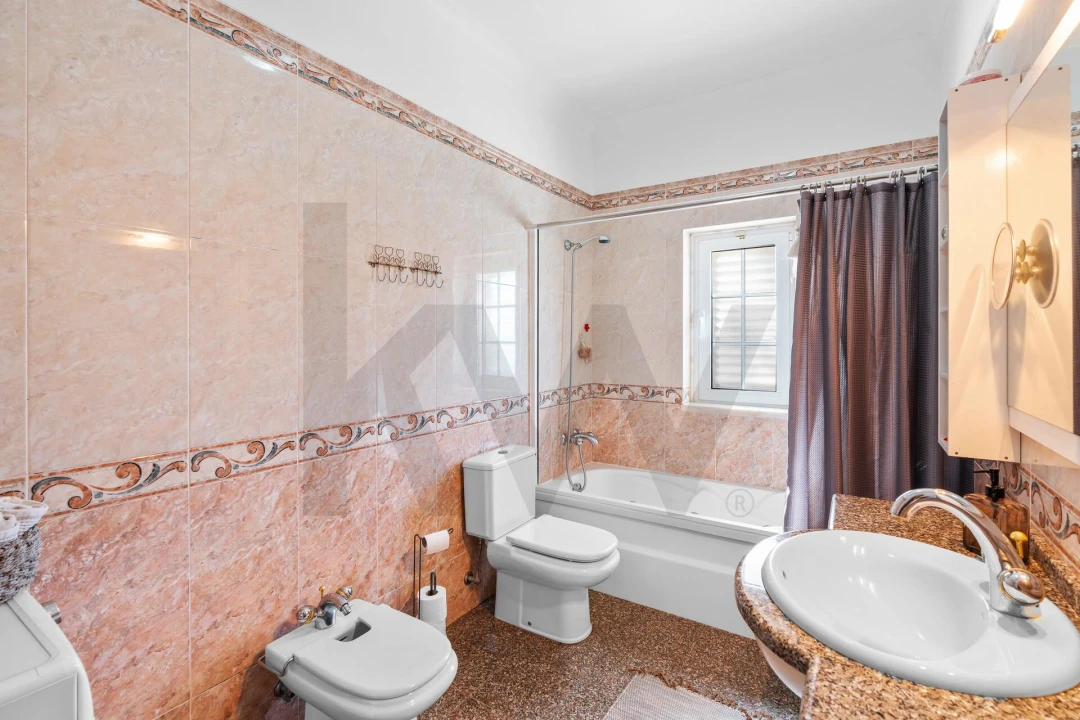 Moradia T5 para Venda em Venda do Pinheiro e Santo Estêvão das Galés Foto 13