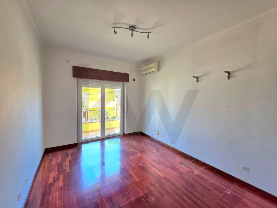 Moradia T4 para Venda em Seixal, Arrentela e Aldeia de Paio Pires Foto 30