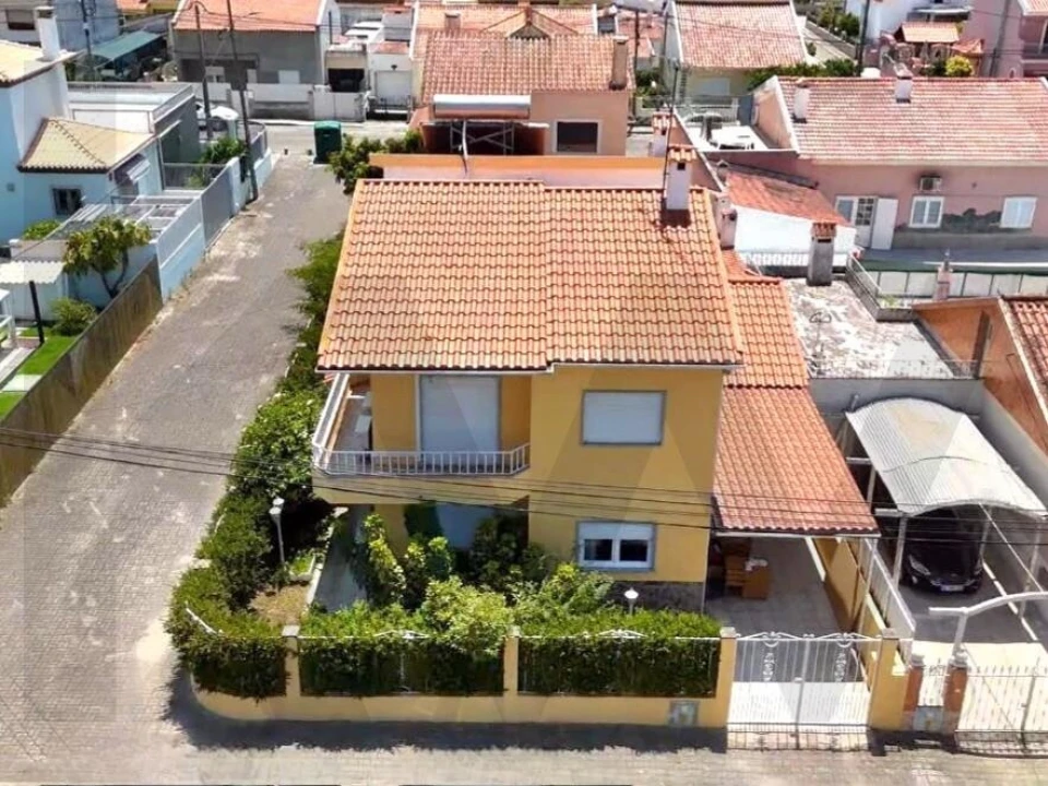 Moradia T4 para Venda em Seixal, Arrentela e Aldeia de Paio Pires Foto 48