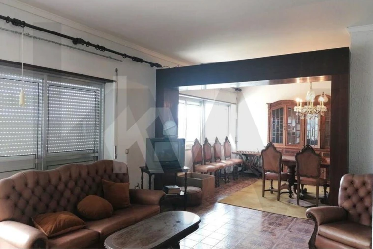 Moradia T4 para Venda em Olho Marinho Foto 9