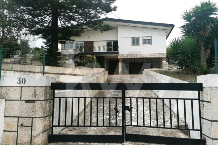 Moradia T4 para Venda em Olho Marinho Foto 39