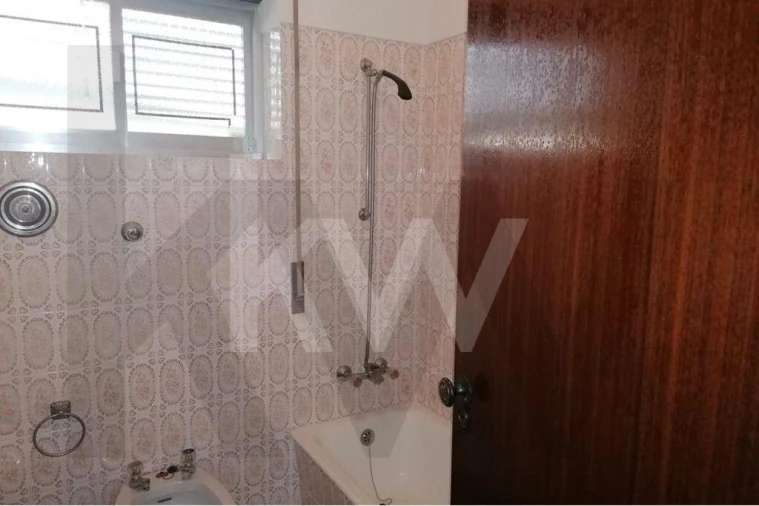 Moradia T4 para Venda em Olho Marinho Foto 26