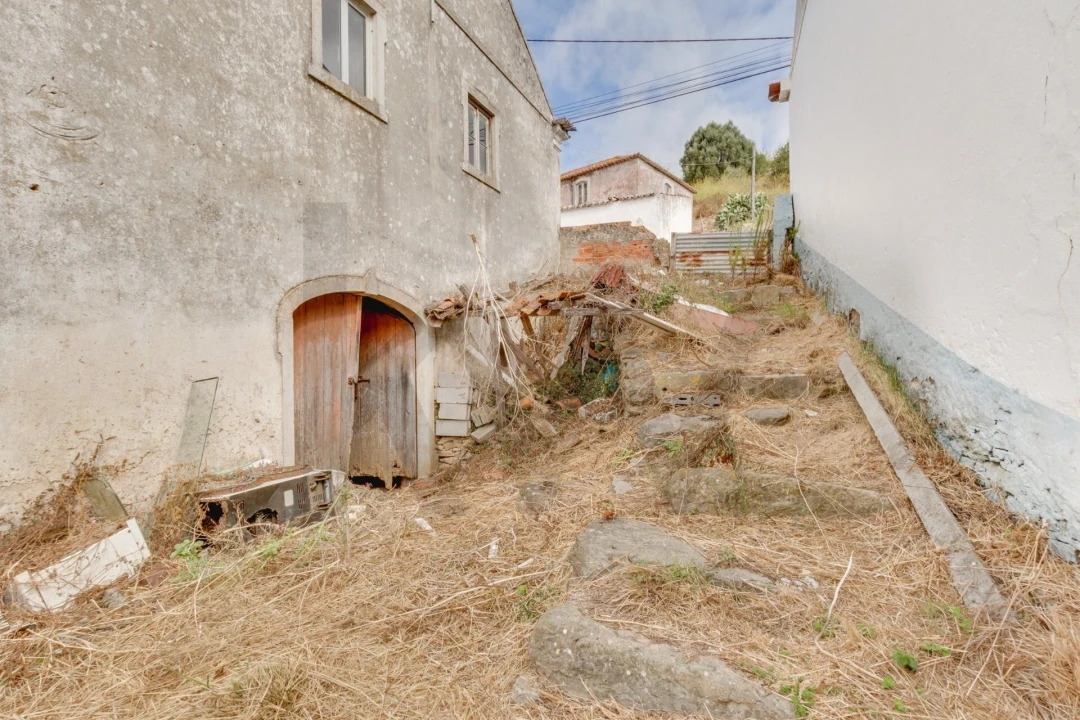 Moradia T2 para Venda em Igreja Nova e Cheleiros Foto 10