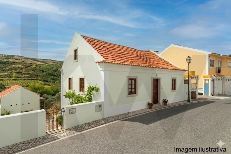 Moradia T2 para Venda em Igreja Nova e Cheleiros Foto 1