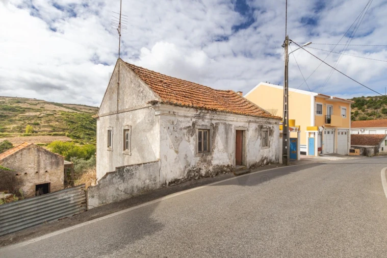 Moradia T2 para Venda em Igreja Nova e Cheleiros Foto 1