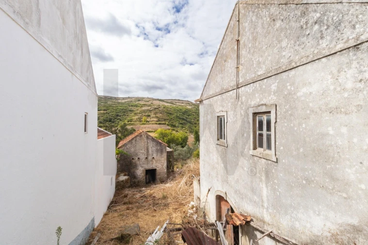 Moradia T2 para Venda em Igreja Nova e Cheleiros Foto 4