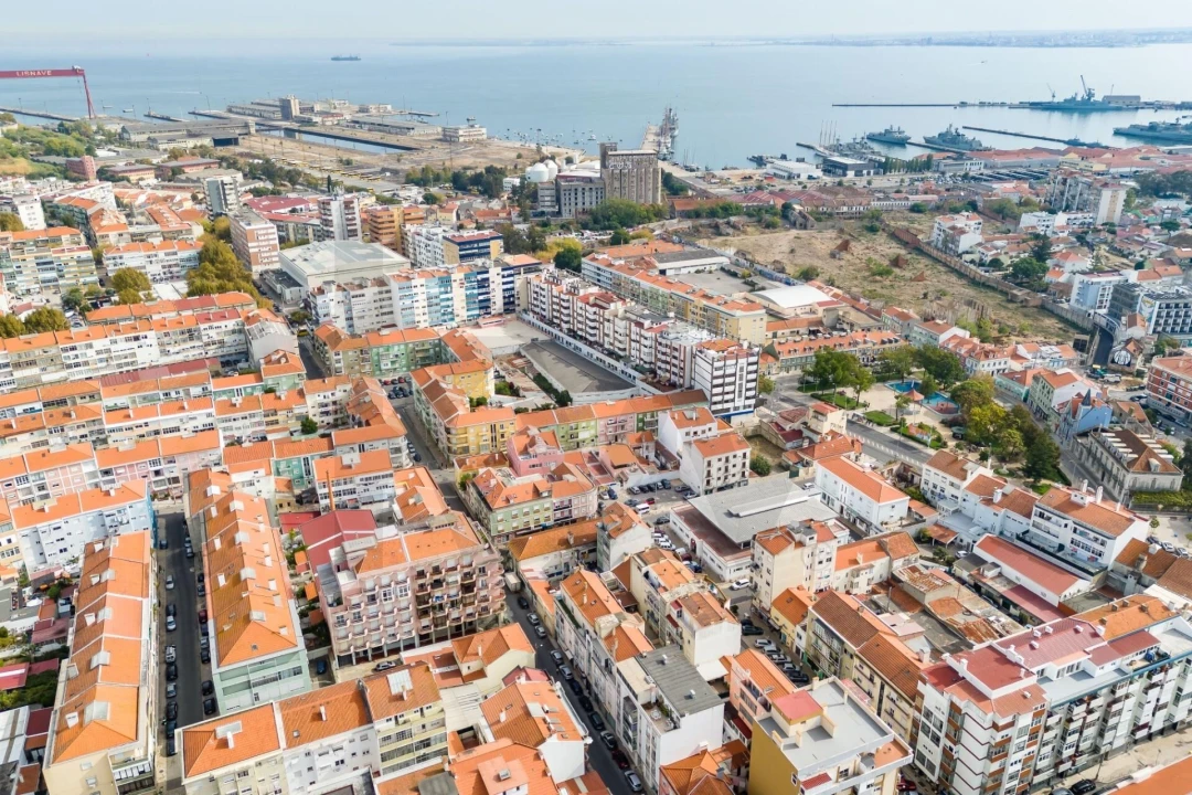 Prédio para Venda em Almada, Cova da Piedade, Pragal e Cacilhas Foto 35