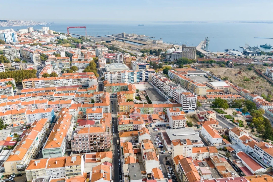 Prédio para Venda em Almada, Cova da Piedade, Pragal e Cacilhas Foto 34