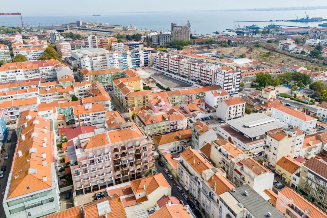 Prédio para Venda em Almada, Cova da Piedade, Pragal e Cacilhas Foto 37