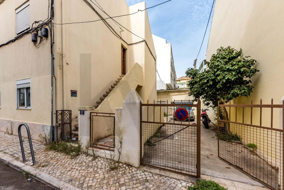 Prédio para Venda em Almada, Cova da Piedade, Pragal e Cacilhas Foto 3