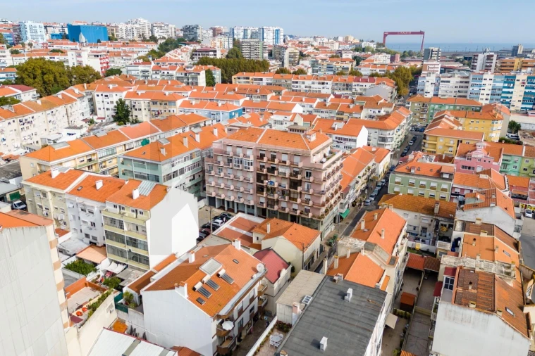 Prédio para Venda em Almada, Cova da Piedade, Pragal e Cacilhas Foto 60