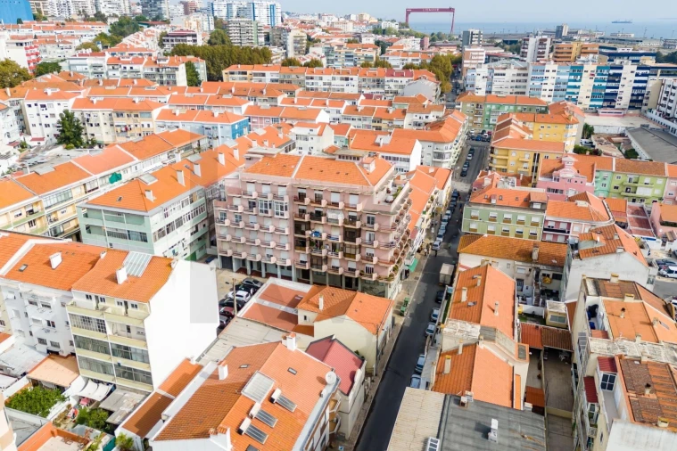 Prédio para Venda em Almada, Cova da Piedade, Pragal e Cacilhas Foto 61