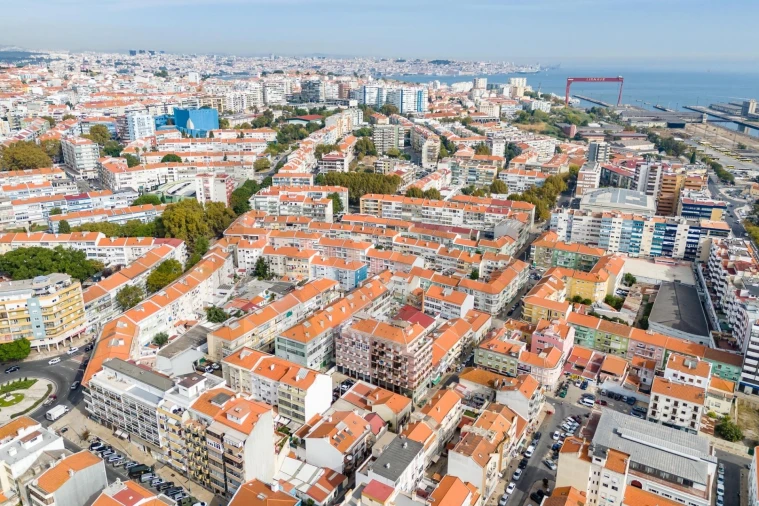 Prédio para Venda em Almada, Cova da Piedade, Pragal e Cacilhas Foto 33