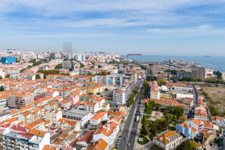Prédio para Venda em Almada, Cova da Piedade, Pragal e Cacilhas Foto 59