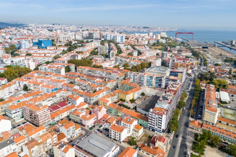 Prédio para Venda em Almada, Cova da Piedade, Pragal e Cacilhas Foto 55