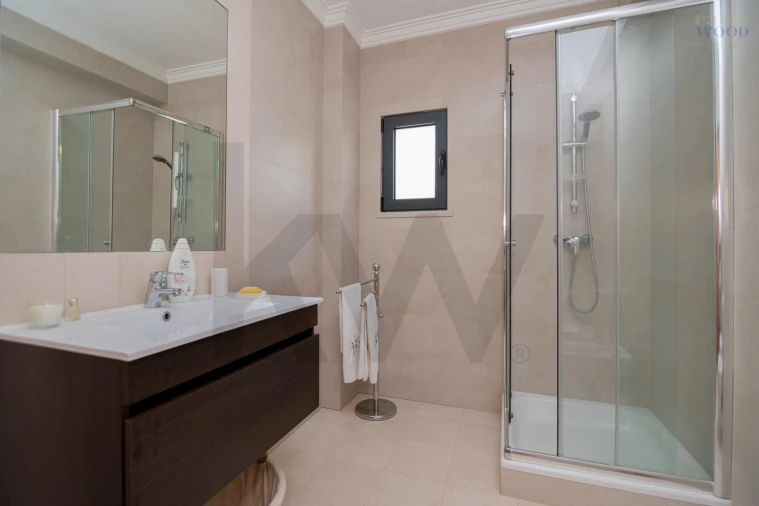 Moradia T3 para Arrendamento em Guia Foto 23