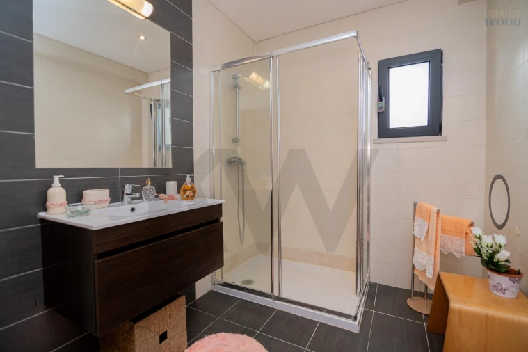 Moradia T3 para Arrendamento em Guia Foto 38