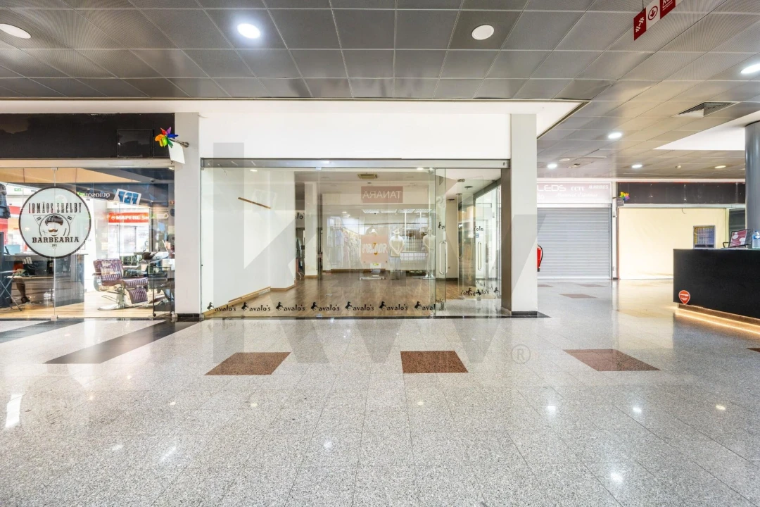 Loja para Venda em São João de Ver Foto 1